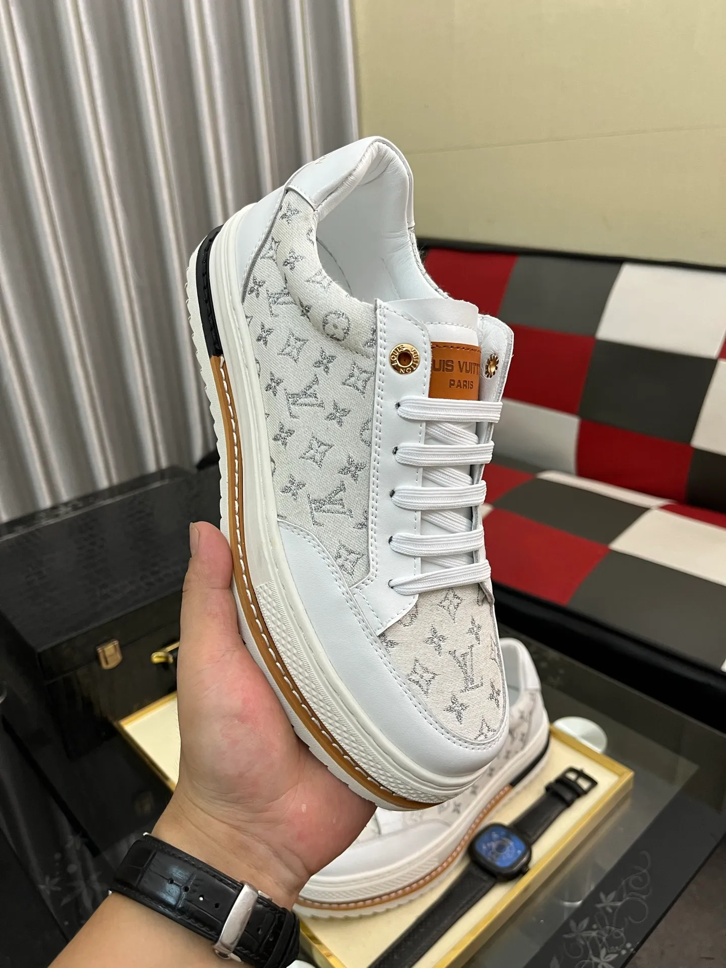 Men's Men's Shoes 💰420⌚️⌚️LV Louis Vuitton. The latest trendy casual shoes are popular in physical stores in sizes 38-44. New spring and summer comfortable imported custom original cowhide, unique jacquard fabric element design. Paired with sheepskin lining, Lv original base, [sun][sun] high-end packaging and high quality💪Details determine quality, you can enter and leave the counter at will, welcome to compare